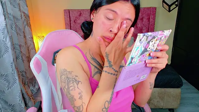 Lucia evans22 online show from July 9, 12:35 am