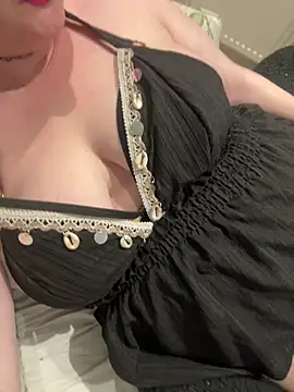 Curvy-CallieXX online show from May 26, 10:31 pm