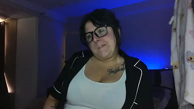 LucyLou31 online show from June 14, 2:50 pm