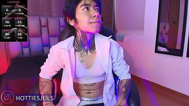 hottiesjuls online show from June 27, 7:20 pm