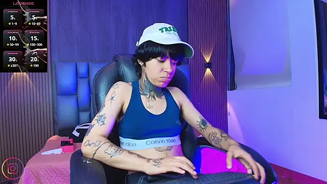 hottiesjuls online show from July 18, 12:14 am