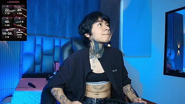 hottiesjuls online show from July 14, 7:29 pm