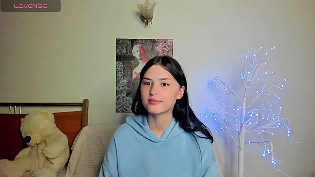 Kira Devi online show from May 25, 8:30 pm