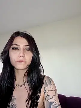 alynnafem online show from June 18, 10:47 pm