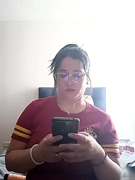 Andreita 2002 online show from August 6, 3:52 pm