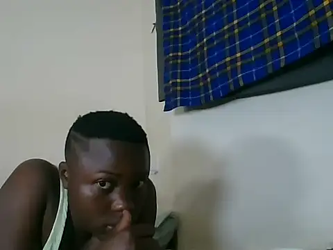 prettyqueenh online show from May 27, 9:12 pm