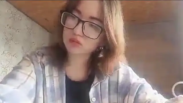 OliviaMoment online show from June 6, 10:32 am
