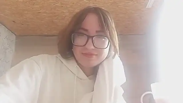 OliviaMoment online show from June 11, 9:17 am
