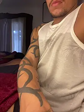 Tatuadomoreno23cm online show from August 5, 10:54 am