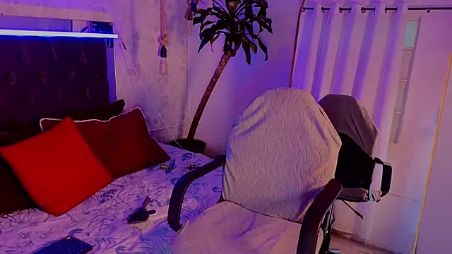 chloe bronze online show from July 29, 8:53 pm