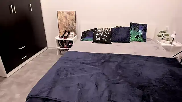 sophialinn online show from July 3, 7:36 am