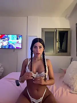 miaabelluccii online show from June 29, 9:47 pm