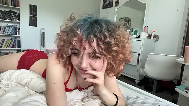 petitewhitebaee online show from June 29, 7:46 pm