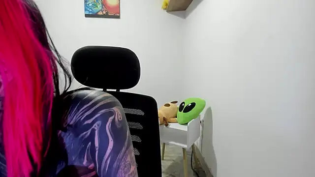 Nickidoll66  online show from June 15, 9:42 am