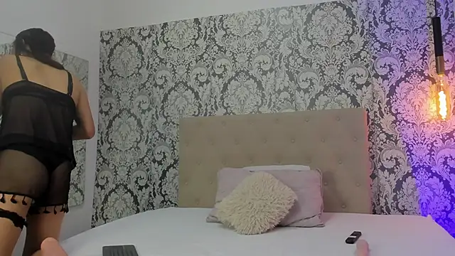 Stefany Serna online show from July 21, 7:47 pm