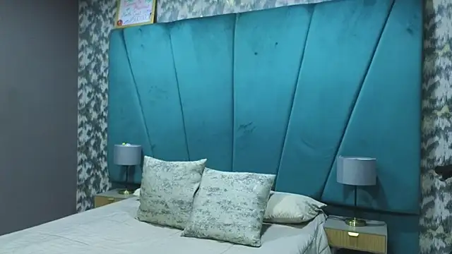julimonroe  online show from July 16, 3:33 am