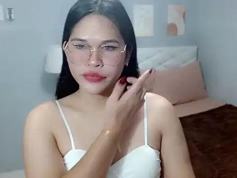 AlianaFord online show from June 17, 1:45 pm