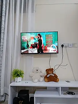 Sweet-Hennessy online show from July 21, 9:37 pm