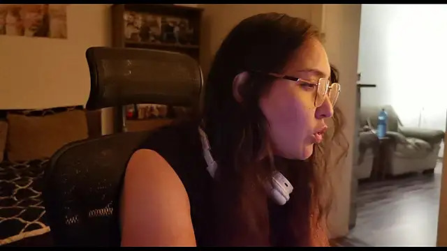 RosieBonbon online show from June 6, 9:43 pm