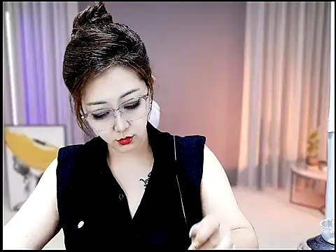Mimi131499 online show from June 17, 4:14 am