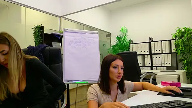 BabesGoWild online show from September 9, 4:23 am