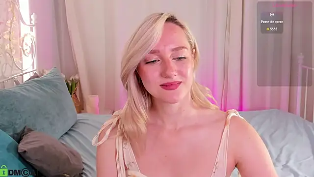 Chloe-Deccer online show from August 4, 1:33 am