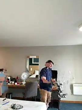 Shycouple7295 online show from July 12, 5:47 pm