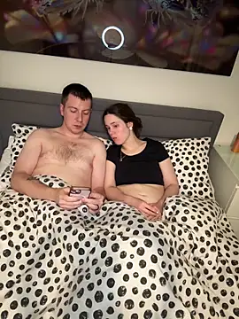 Shycouple7295 online show from June 9, 9:36 pm