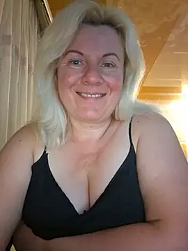 VikaRaine555 online show from July 16, 8:24 pm