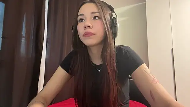HotGirlMilla online show from June 20, 7:39 pm