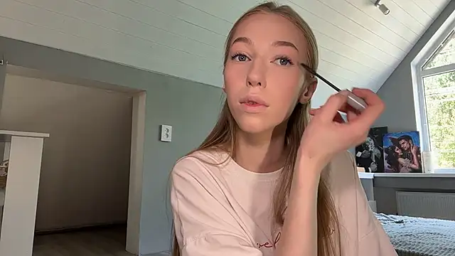TraceyHowey online show from June 21, 9:46 am