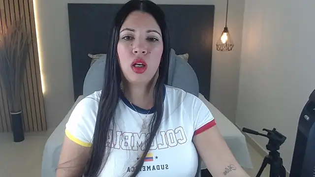 cata jaramillo online show from July 7, 7:38 pm