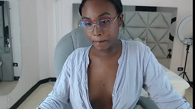 lily mendoza online show from July 6, 8:00 pm