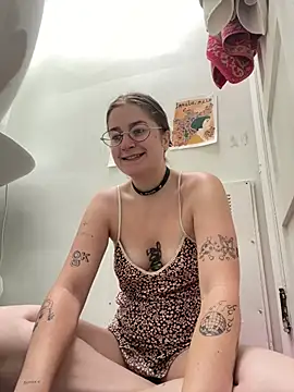 mclacy online show from June 17, 11:11 am