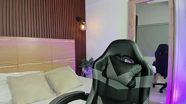 emilly miracle online show from July 28, 7:04 pm