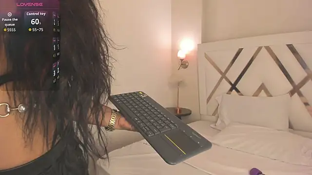 Sky Collins  online show from July 9, 8:33 pm