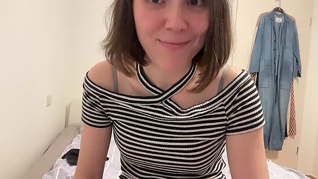 Hilda Valentine online show from July 18, 9:39 pm