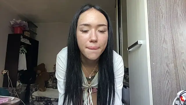 SixtaAmores online show from June 17, 1:23 pm