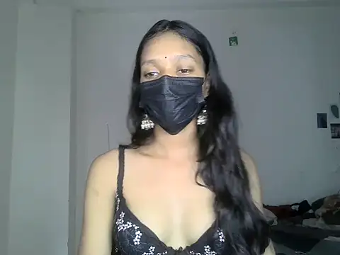 LILY HOTYY online show from August 5, 7:15 am