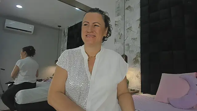 CharlotteG  online show from July 4, 1:07 pm
