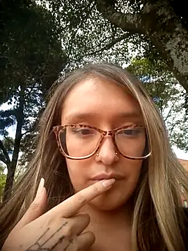 karla-giraldo1 online show from July 21, 4:41 pm