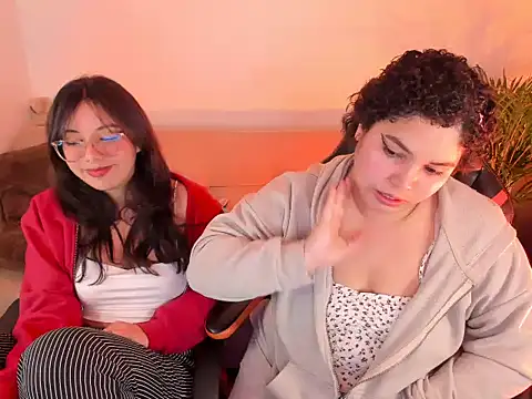 MaddieandVero online show from June 18, 1:07 am