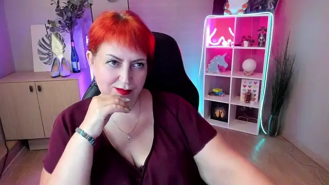 Joana Woods online show from July 10, 9:10 am