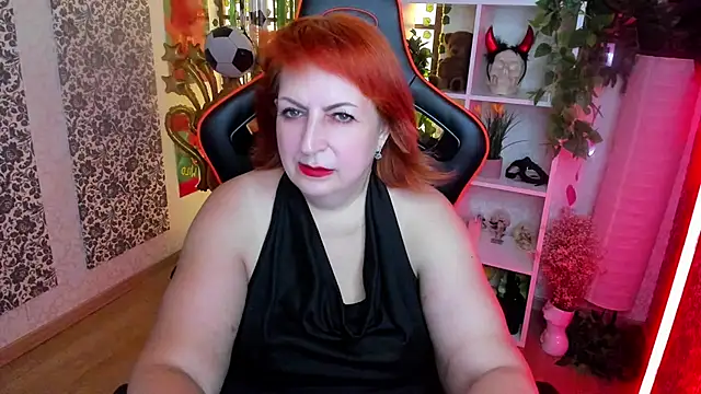 Joana Woods online show from July 9, 9:00 am
