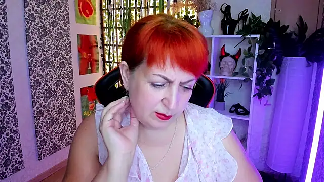 Joana Woods online show from August 1, 2:02 am