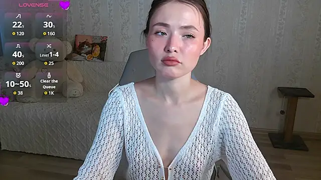 Lunni 03 online show from August 9, 1:47 pm