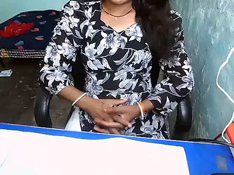 urmila208021 online show from July 14, 6:12 pm