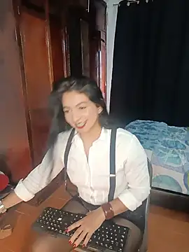 Paulina house online show from August 4, 8:48 pm