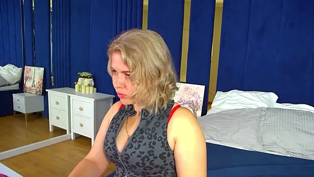 AdeleRavelle online show from July 29, 5:07 am