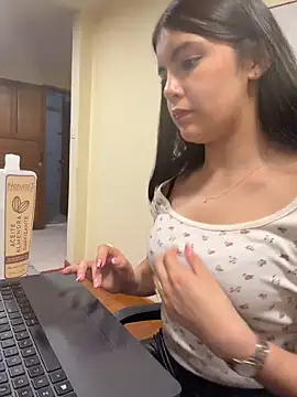 Claire Wong online show from July 29, 9:15 pm